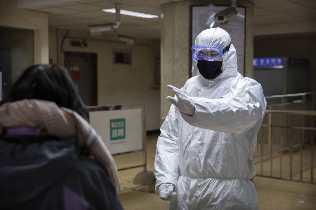Coronavirus, gli esperti cinesi: "Picco di contagi tra dieci giorni"