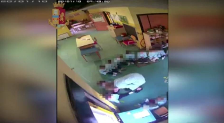 L'orrore in una scuola materna: le maestre maltrattavano i bambini