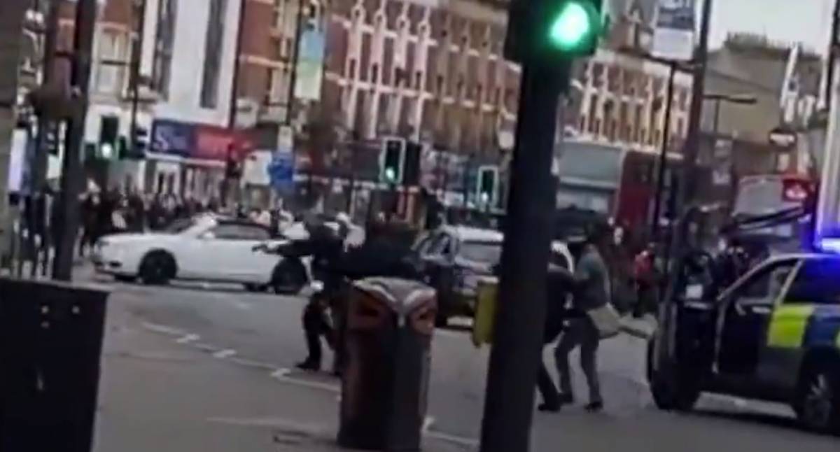 Londra, attacco ai passanti. È un islamico uscito di cella