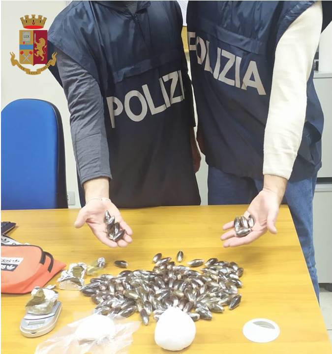 Taranto, spacciava hashish e coca: arrestato giovanissimo
