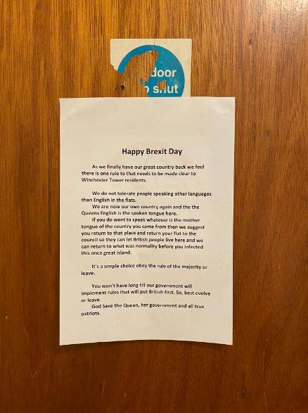 Dopo La Brexit Nel Condominio Spunta Un Volantino Da Oggi Si Parlera Solo Inglese Altrimenti Tornatevene A Casa Vostra Ilgiornale It