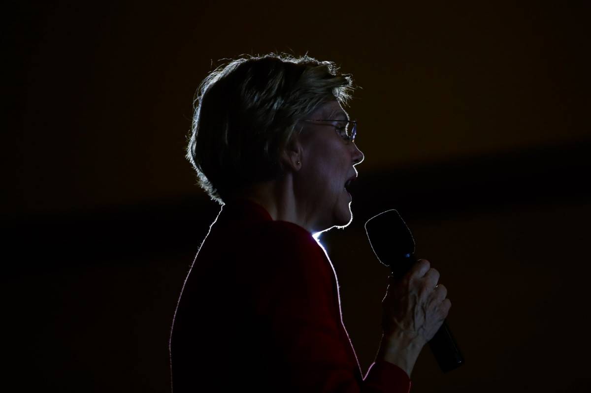 Elizabeth Warren si ritira: le primarie diventano una sfida a due
