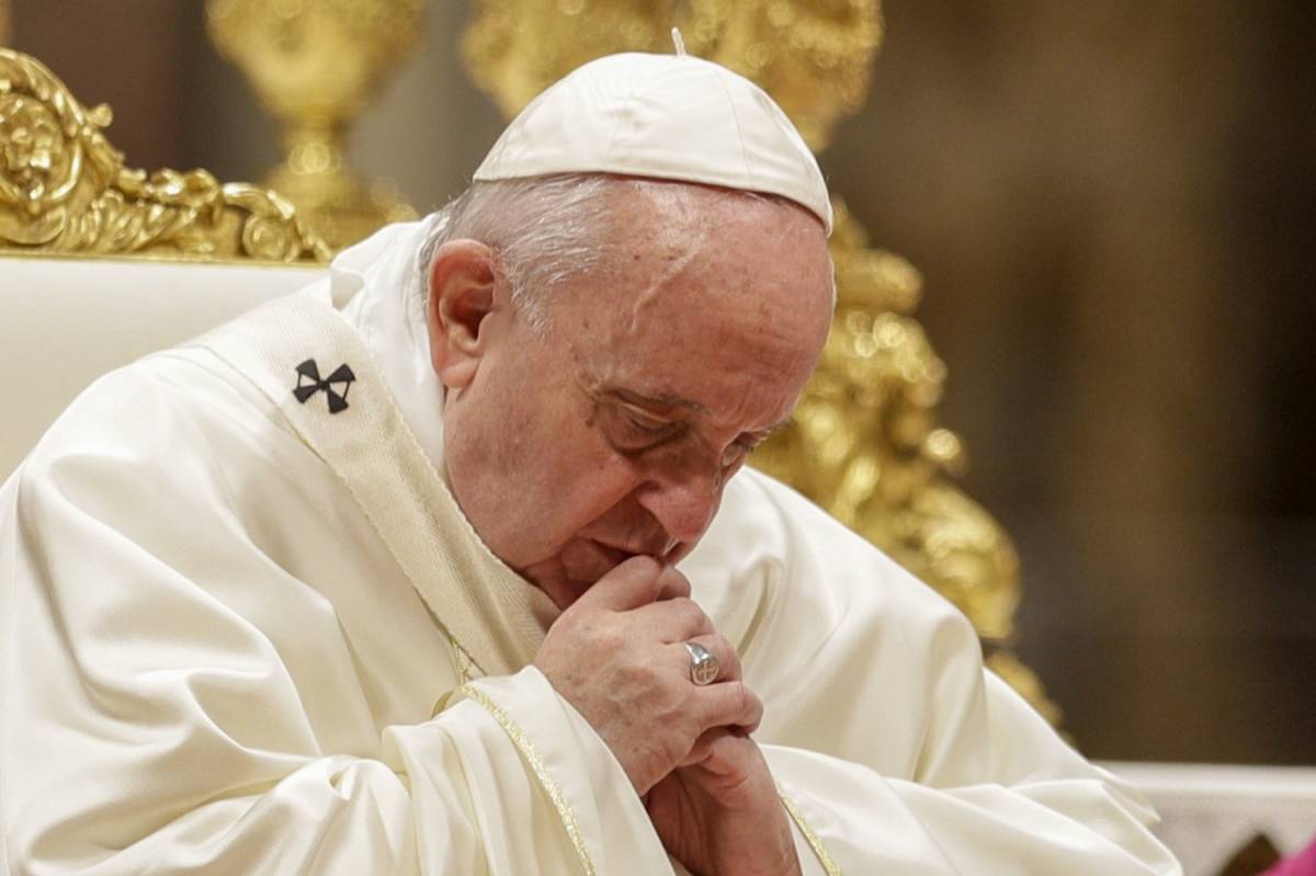Papa Francesco e l'esortazione post-sinodo: "Non ci sarà nessuna svolta sui preti sposati"