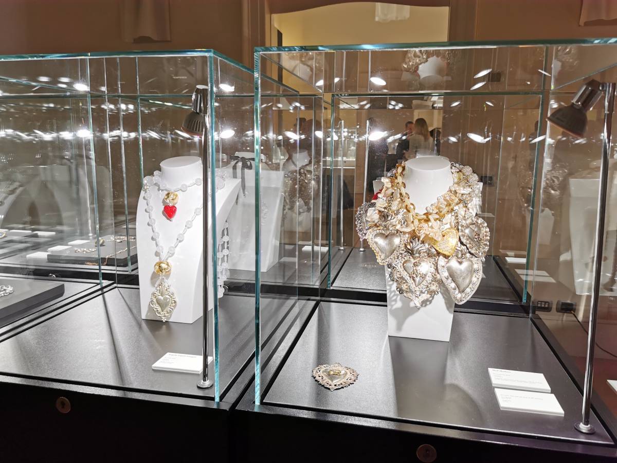 Homi Fashion&Jewels racconta in una mostra il cuore come simbolo del gioiello moda
