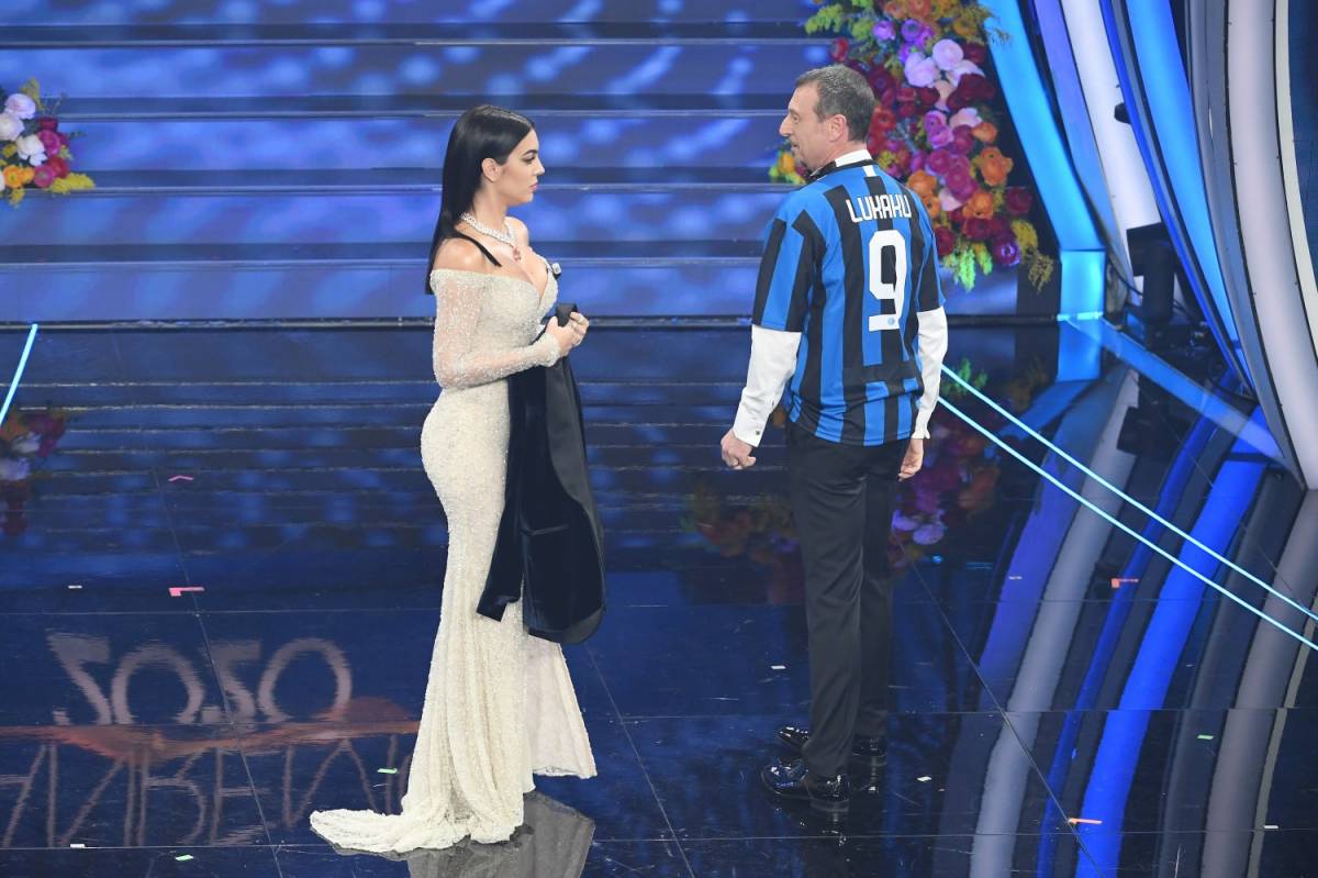 Lapo Elkann punge Amadeus: "Normale che l'Inter sia dietro alla Juve"