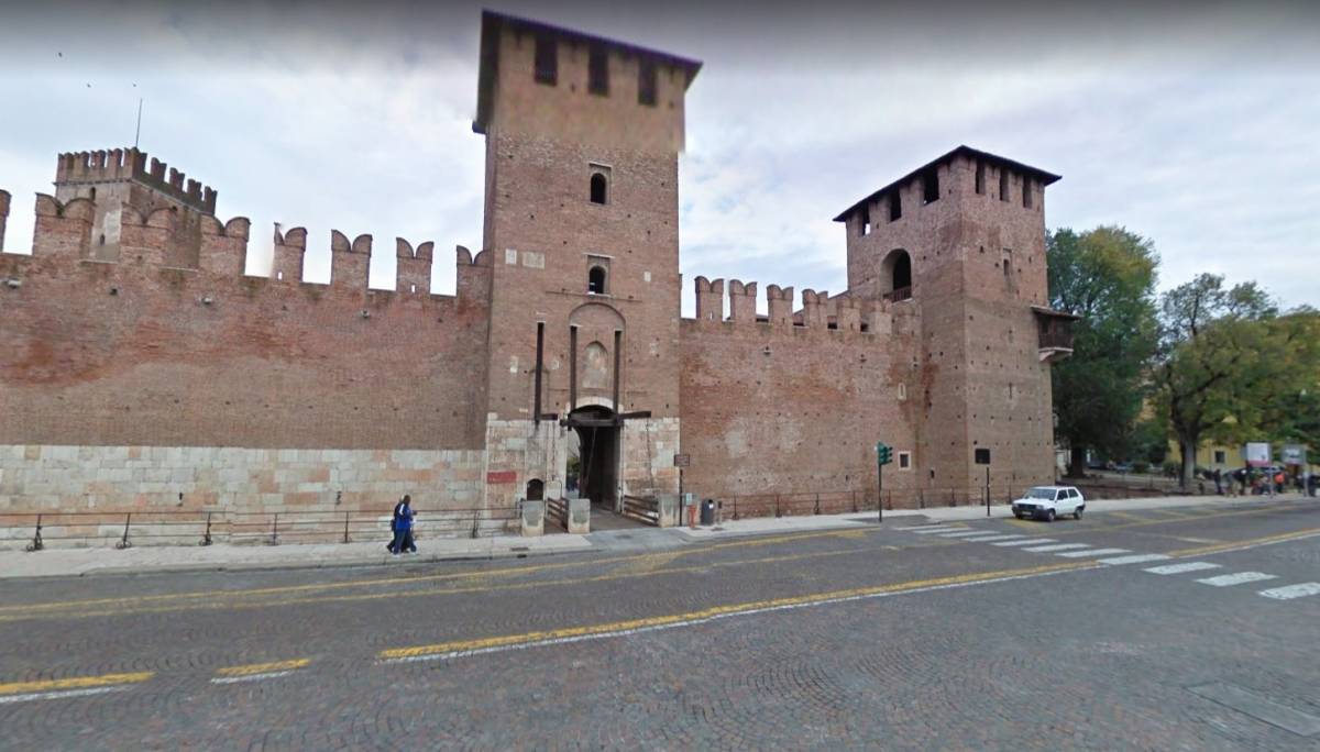 Verona, tunisino lancia sassi a passanti e attacca agenti con forbici