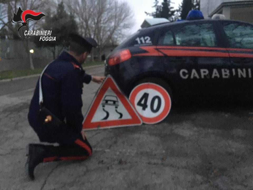 Puglia, arrestato ladro di segnali stradali