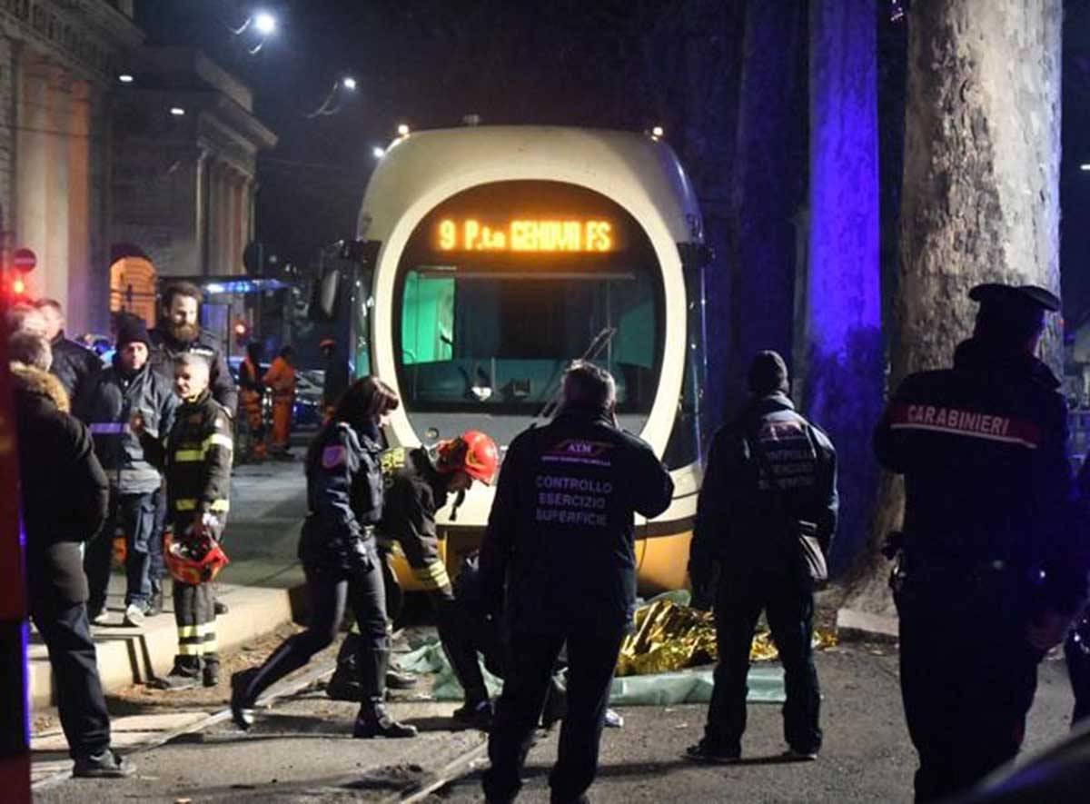 Travolta e uccisa dal tram. Muore turista di vent'anni
