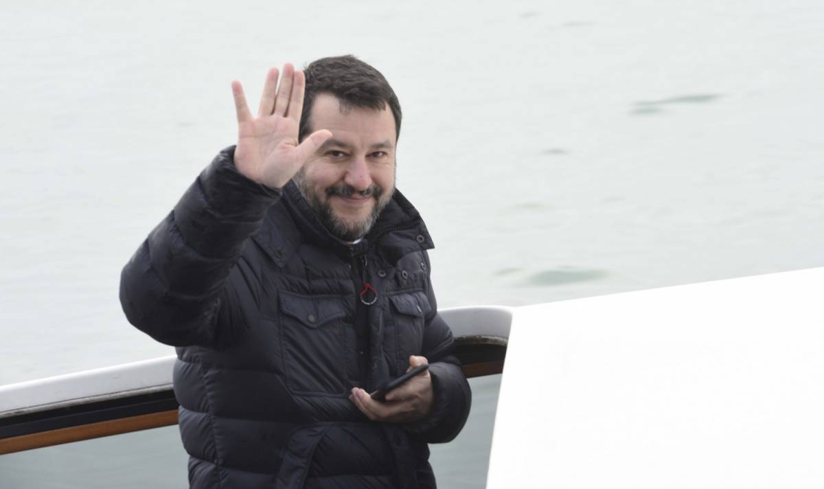 Voli di Stato, assalto a Salvini: "Adesso rischio un altro processo"