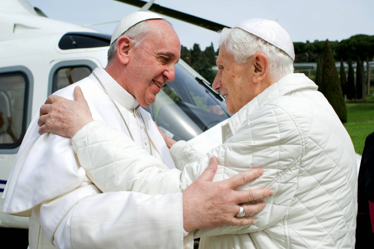 Il biografo di Ratzinger smentisce Bergoglio: "Nessuna continuità tra loro"