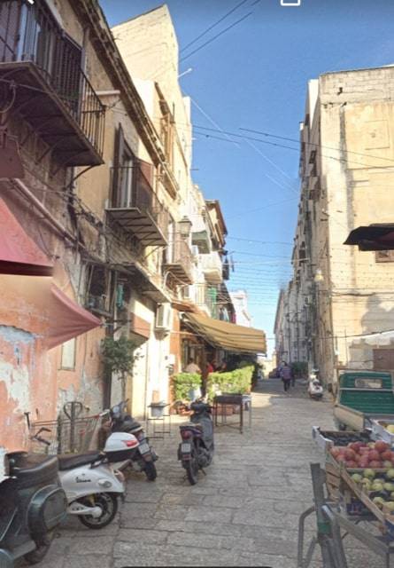 Palermo, chiede di regolarizzare l'affitto: minacciato di morte