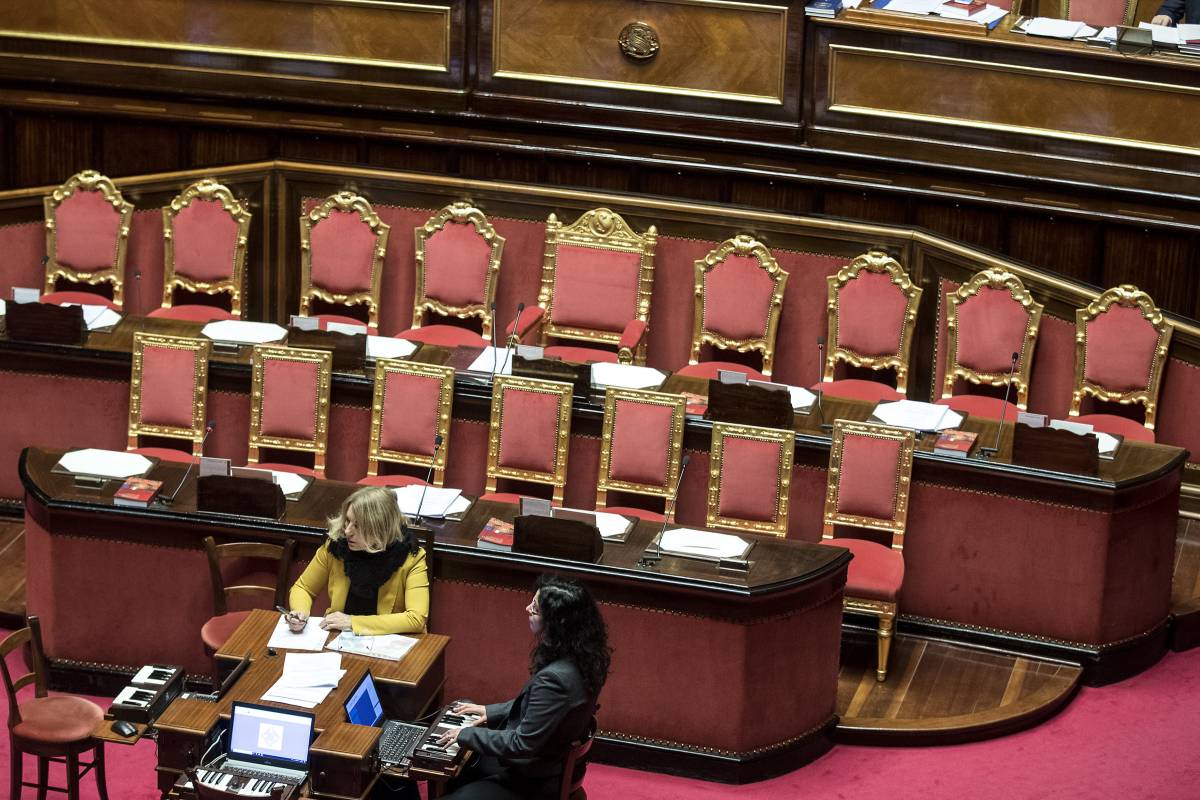 Renzi chiede una commissione d'inchiesta. Al Senato tira una brutta aria per Giuseppi