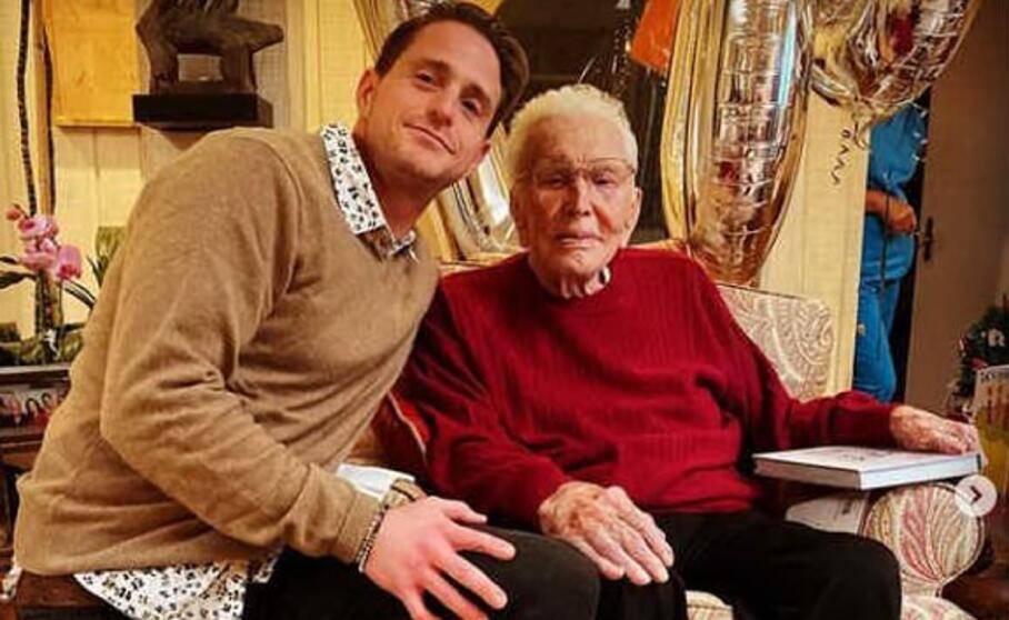 Cameron Douglas: "Mio nonno Kirk non mi ha mai abbandonato, neanche nei momenti difficili"