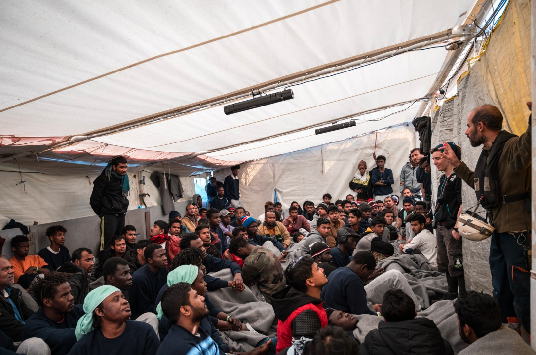 Altro che navi in quarantena: 194 migranti verso Messina