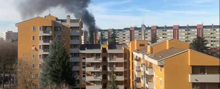 Cernusco sul Naviglio, incendio in un palazzo Aler: due vittime 