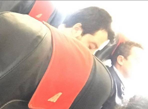 Alba Parietti incontra Salvini in aereo: “Faceva ballare il mio posto con la gamba”