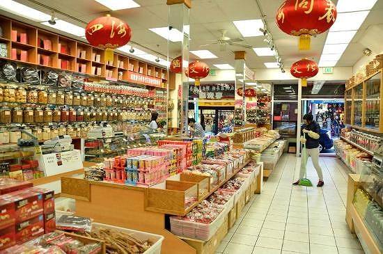 I negozi cinesi si mettono in 'quarantena': "Chiusi per senso civico"