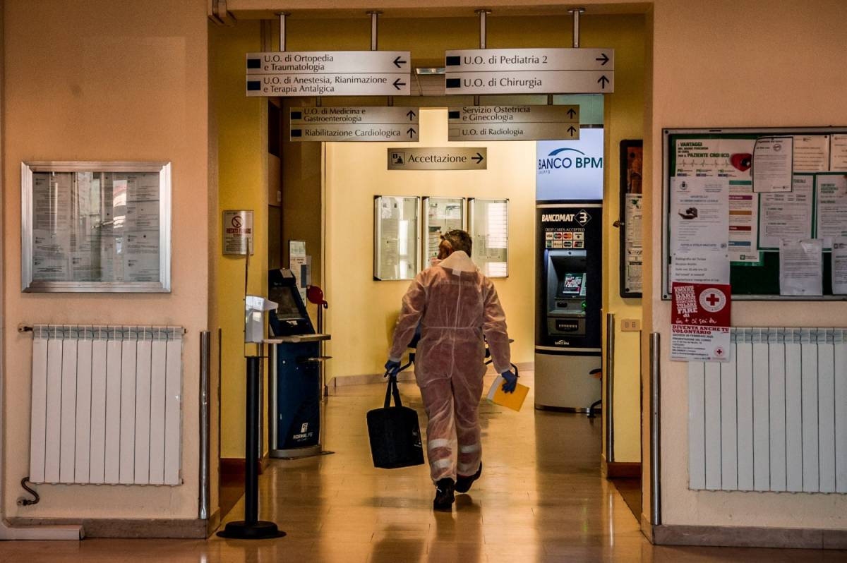 Coronavirus, l'epidemiologo: "Tanti morti in Italia? Non solo per l'età"