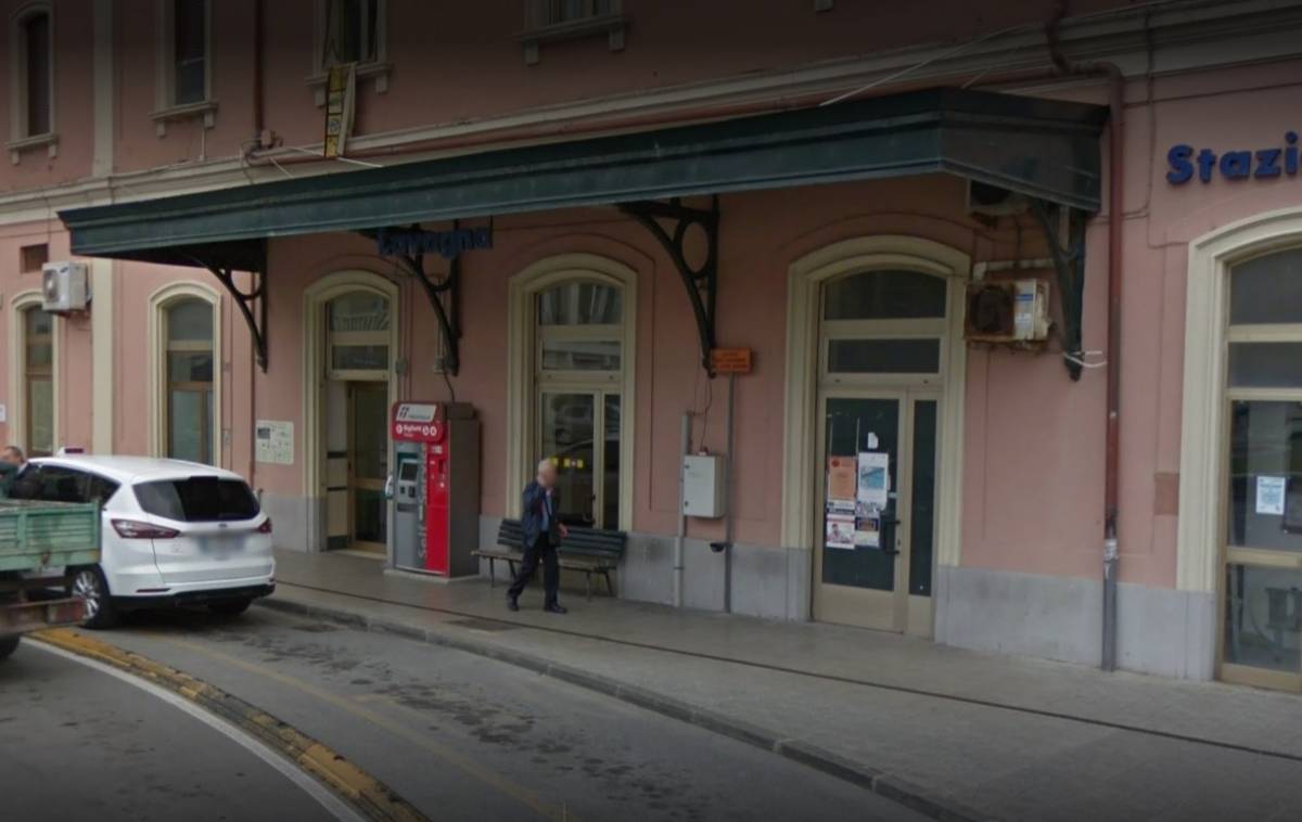 Genova, 21enne tenta di rapinare e picchia l'amica alla stazione