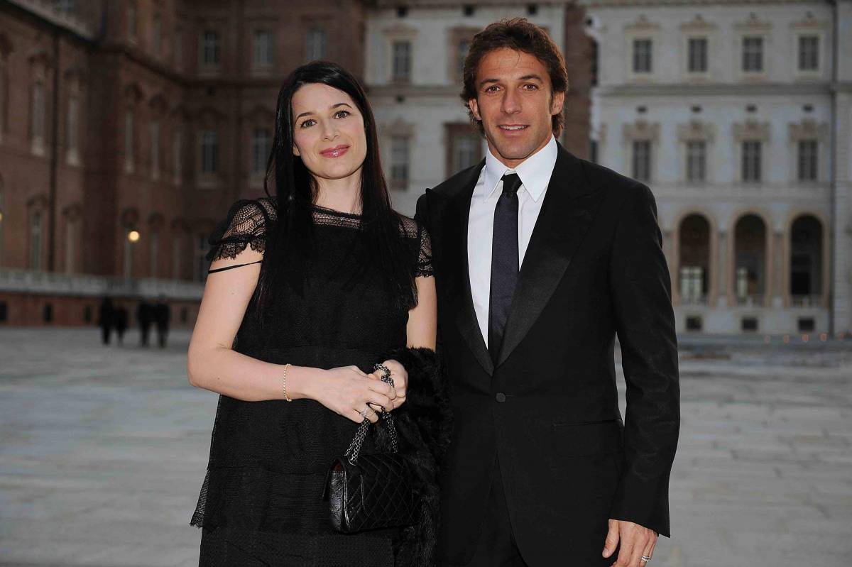 Alessandro Del Piero torna con la moglie Sonia