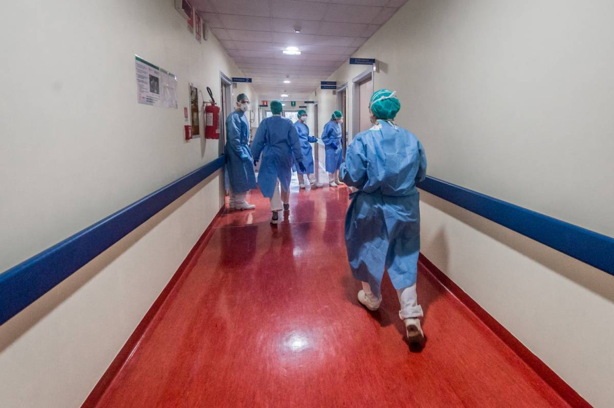 Coronavirus, organizzano un party in ospedale: 9 medici infettati