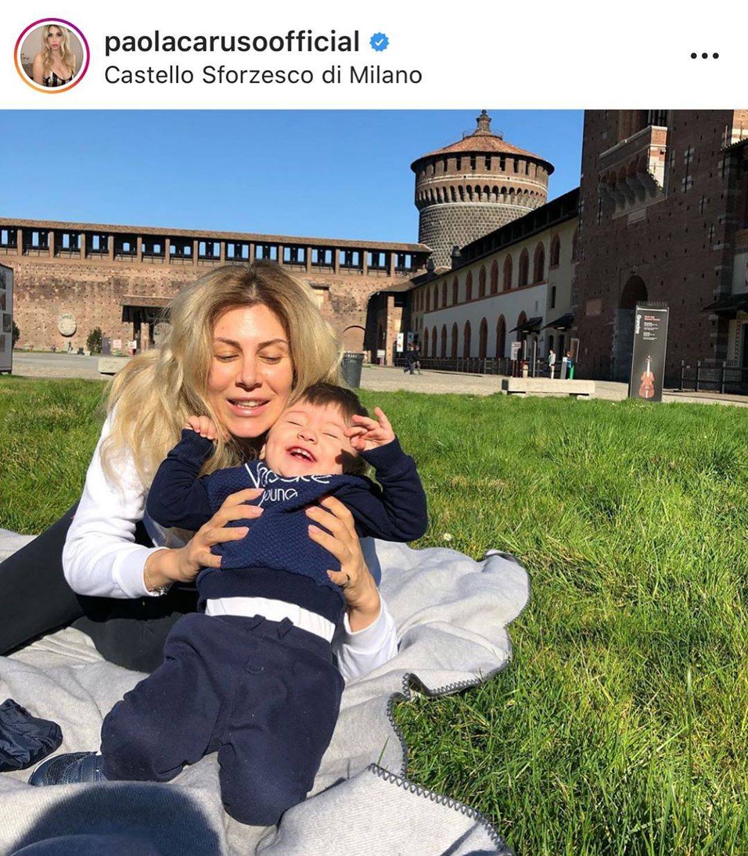 Selvaggia Lucarelli contro la Caruso: "Posta foto all'aperto" 