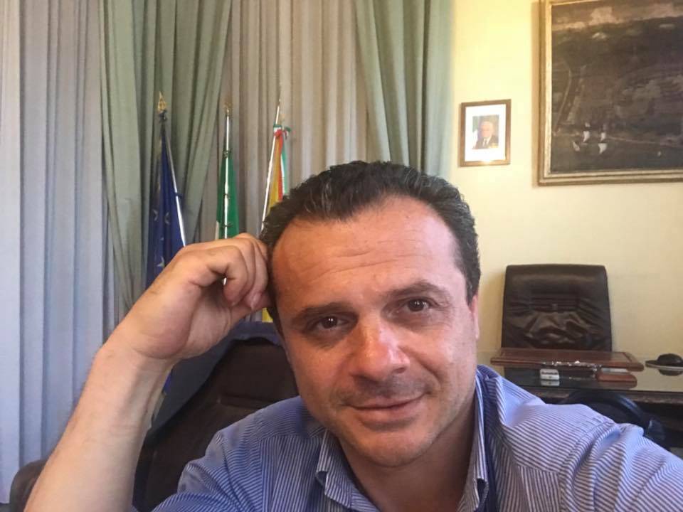 Il sindaco blocca lo Stretto: "A Messina non sbarca più nessuno"