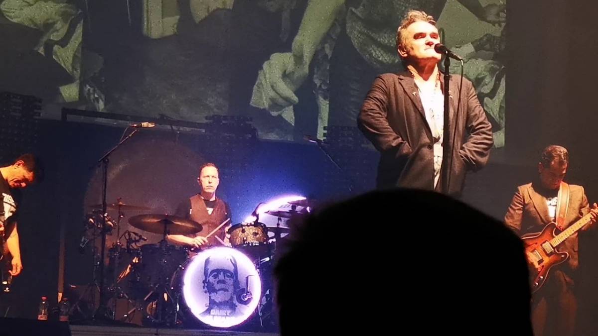 Coronavirus, Morrissey fuori controllo: "Per il virus mi cancellano il tour"