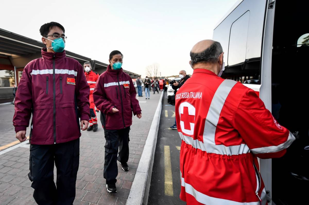 Allarme della Lombardia: "Follia bloccare voli da Cina. Ferma arrivo macchinari"