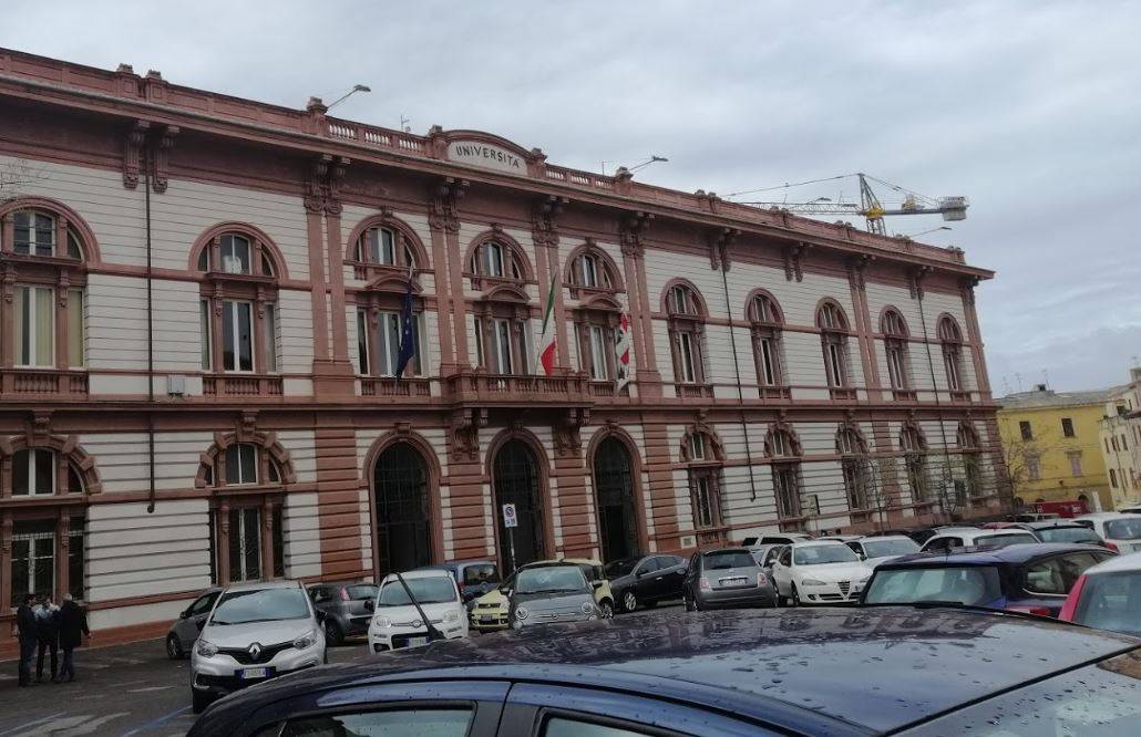 Sassari, fanno festa in terrazza: espulsi dall'università