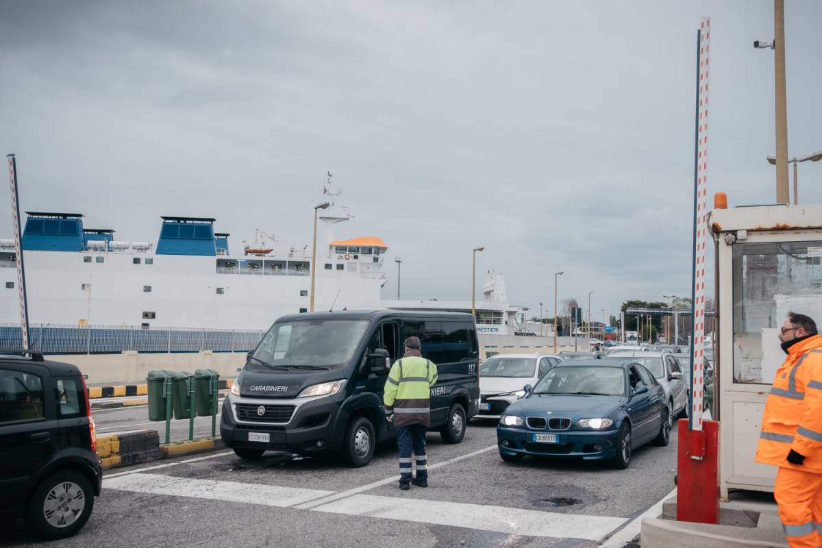 "Noi bloccati allo Stretto di Messina", le storie di chi non può tornare a casa