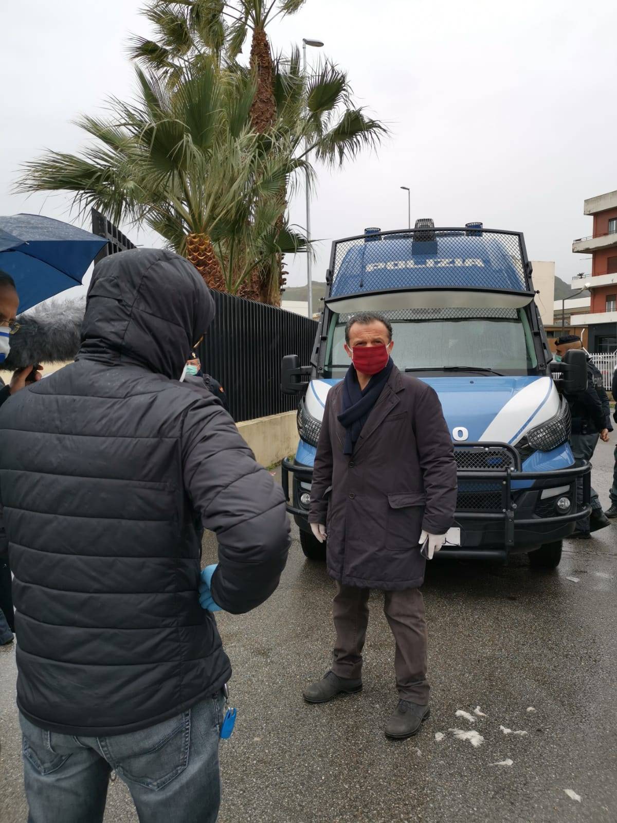 Messina, il sindaco si barrica nell'albergo con i passeggeri