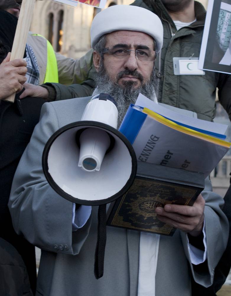 La Norvegia consegna all'Italia mullah Krekar: sospetto affiliato a Isis