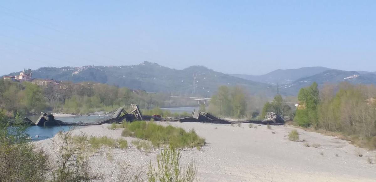 Crolla un ponte tra Toscana e Liguria. Inascoltati gli allarmi degli automobilisti