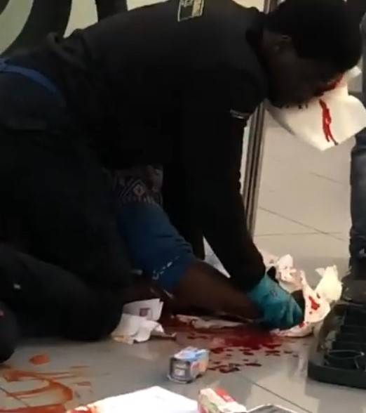 Pescara, paura e sangue al Carrefour: senegalese accoltella vigilante