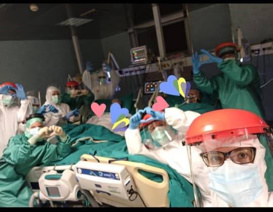 Nozze d'oro in ospedale: infermiera organizza festa per i coniugi