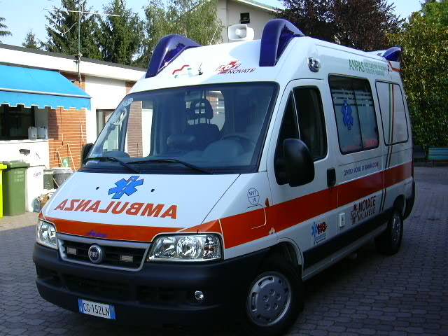 A Milano pronto soccorso pieni. Pazienti fermi nelle ambulanze