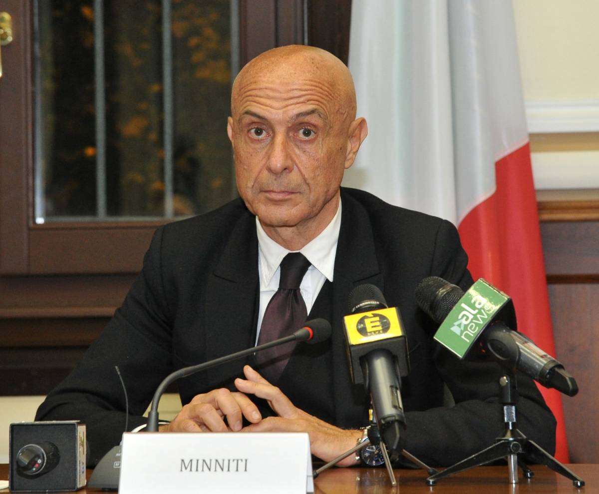 "Profezia" da incubo di Minniti: "La vera bomba deve esplodere"