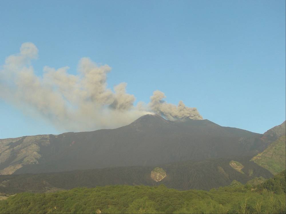 Etna in eruzione: riflettori puntati sul versante orinetale della Sicilia