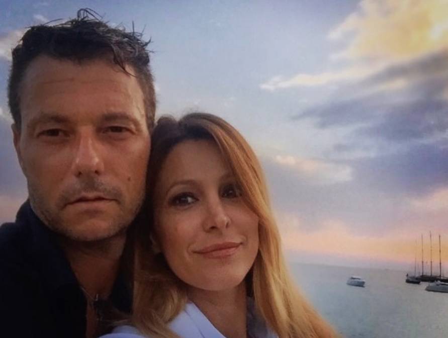 "Girava nudo davanti a mia figlia": le accuse choc del marito di Adriana Volpe