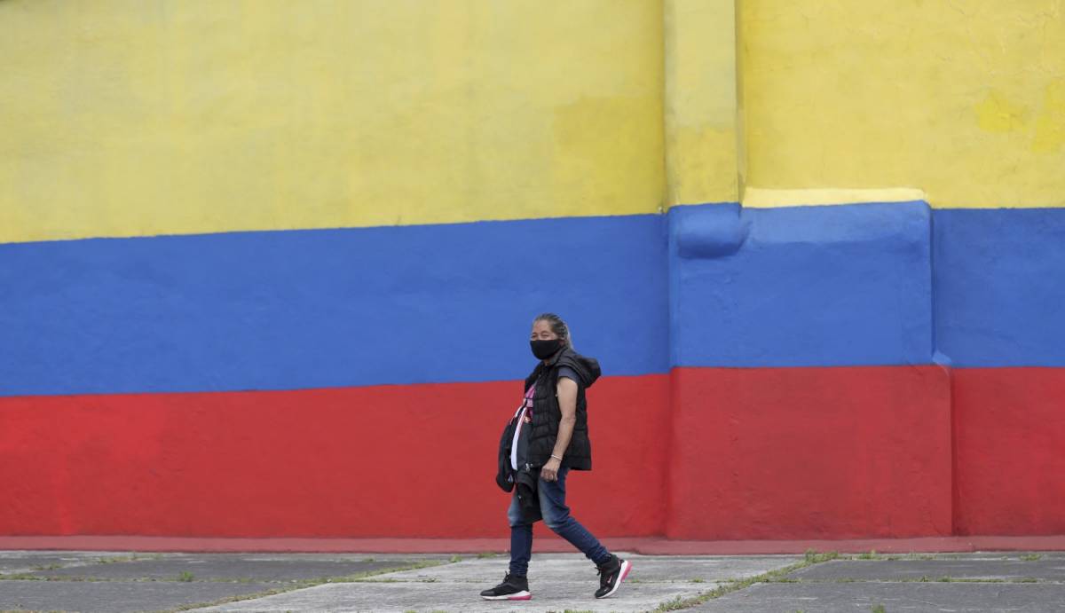 Colombia, catene di legno e ore sotto il sole per chi viola la quarantena
