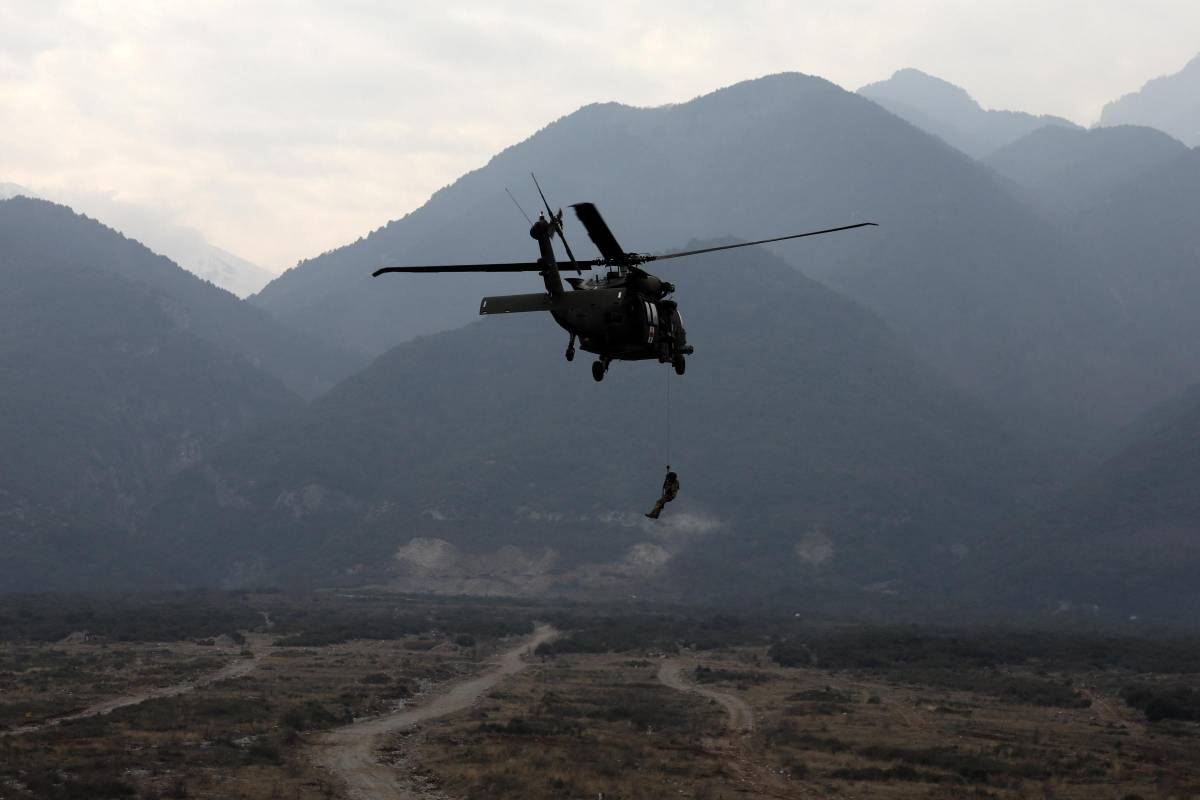 Scomparso un elicottero Nato ​nelle acque tra Grecia e Italia