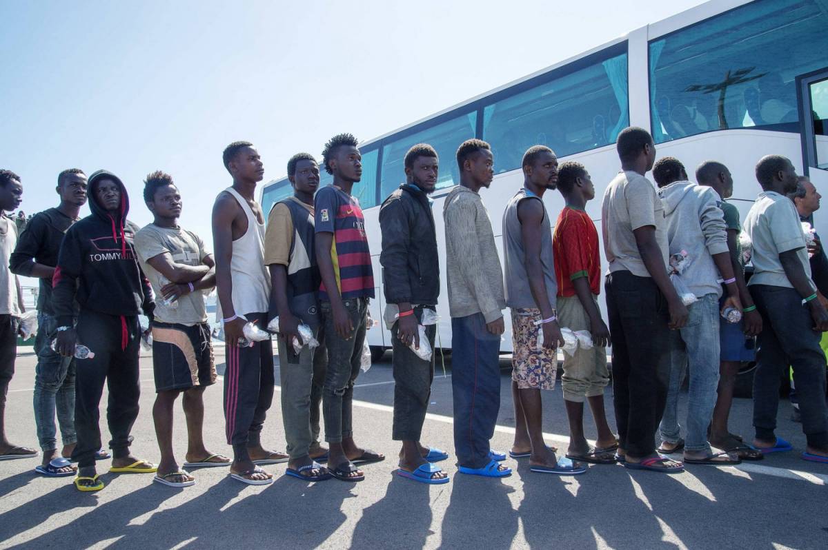 Il Covid non ferma i migranti: sbarchi in aumento del 345%