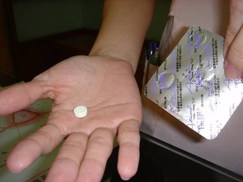 Pillola abortiva, governo contro lo stop