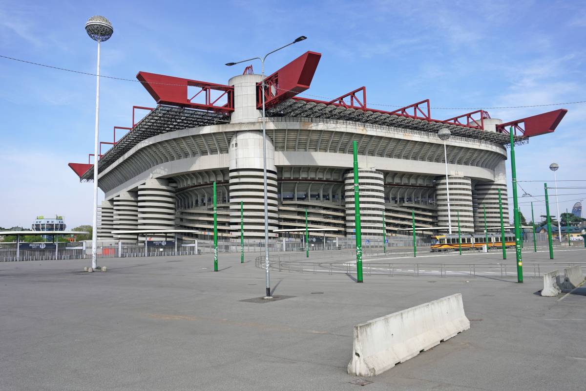 Milan, biglietti alle stelle: è bufera social