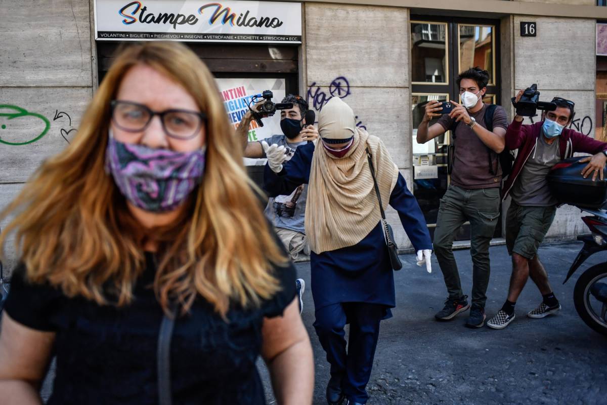 Silvia Romano, prima uscita pubblica dopo la quarantena