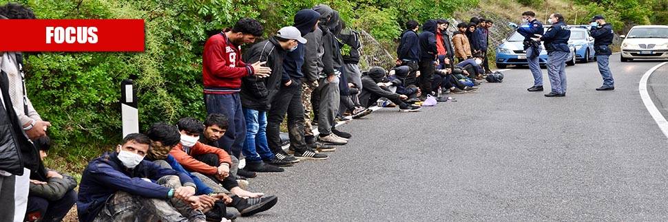 Tutte le frontiere "assediate": l'assalto dei migranti all'Italia
