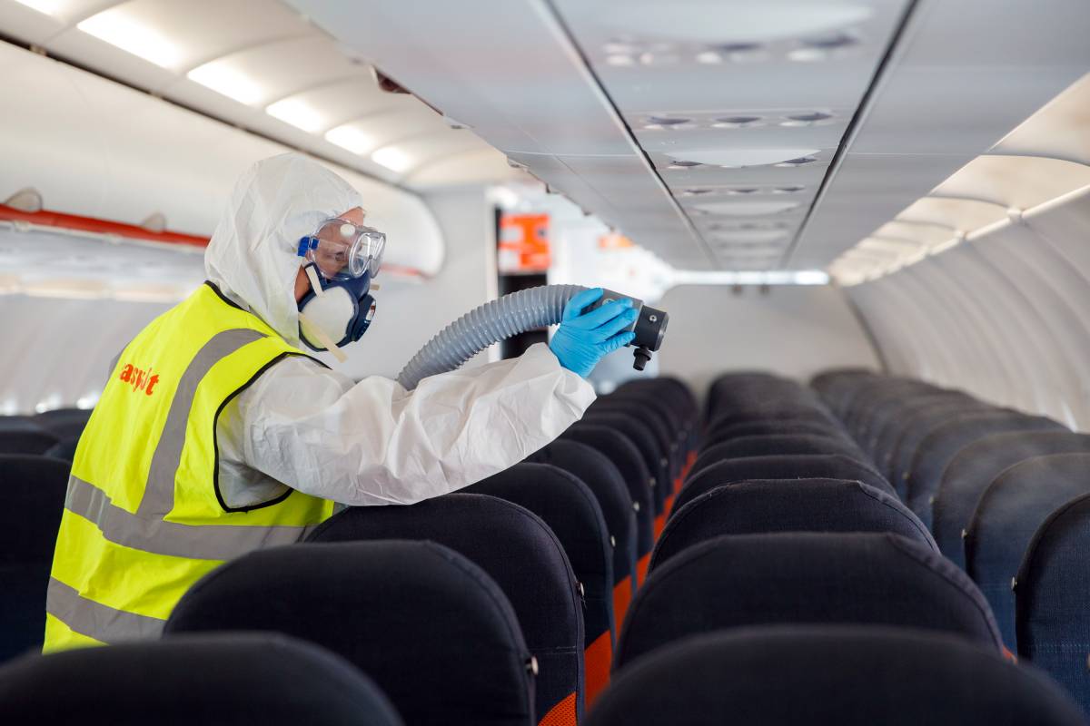 Ecco i posti da evitare in aereo per non prendere il coronavirus 