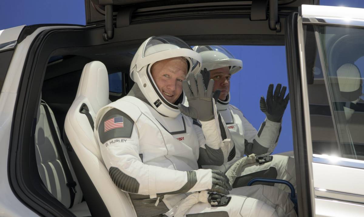 Space X, chi sono i due astronauti della Crew Dragon