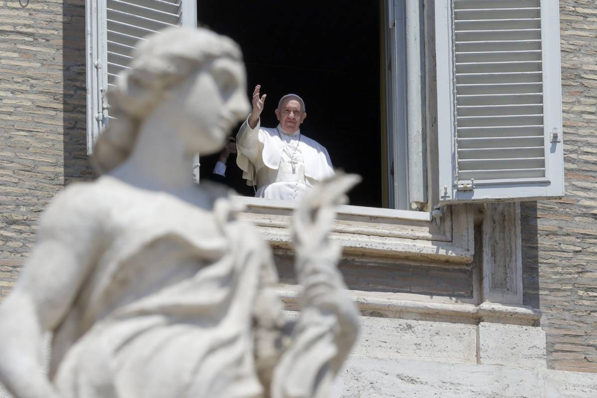 Papa Francesco nuovamente sul balcone di Piazza San Pietro